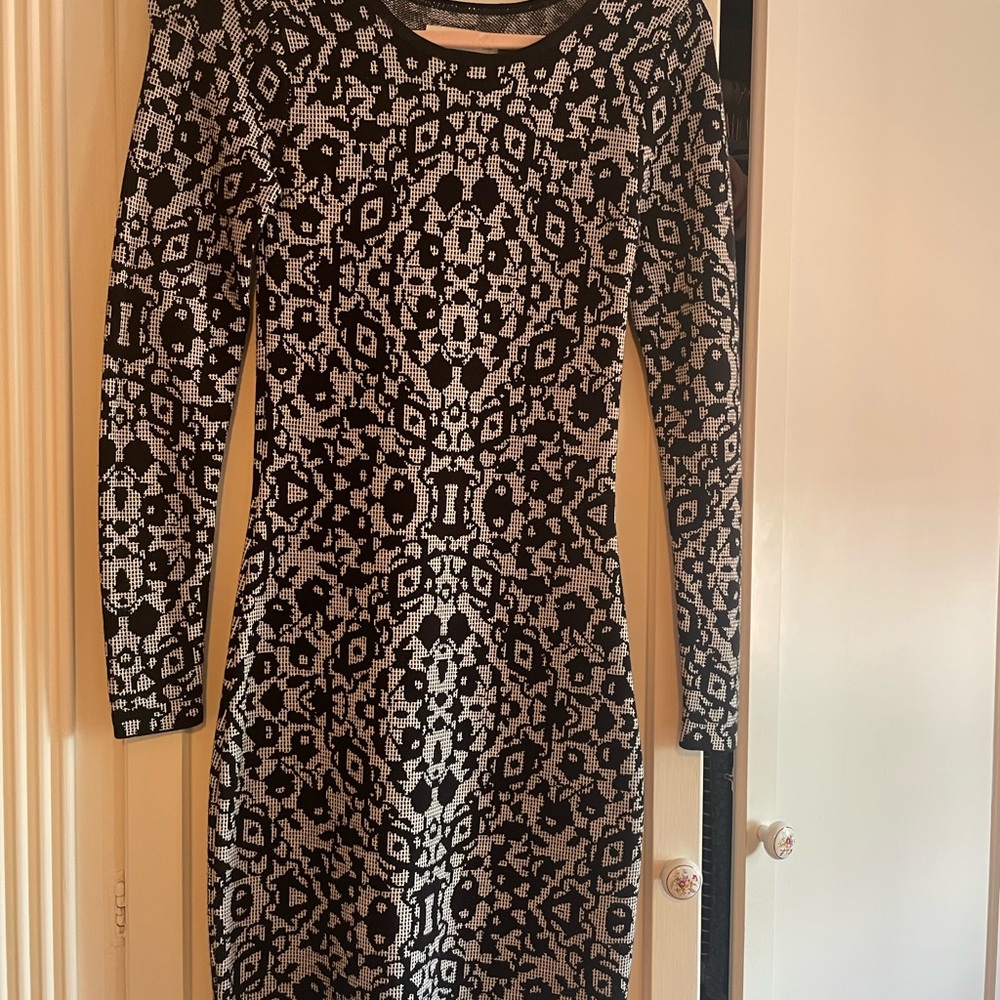 Abercrombie & Fitch Jacquard Black and White Pattern. Long Sleeve Dress NWOT